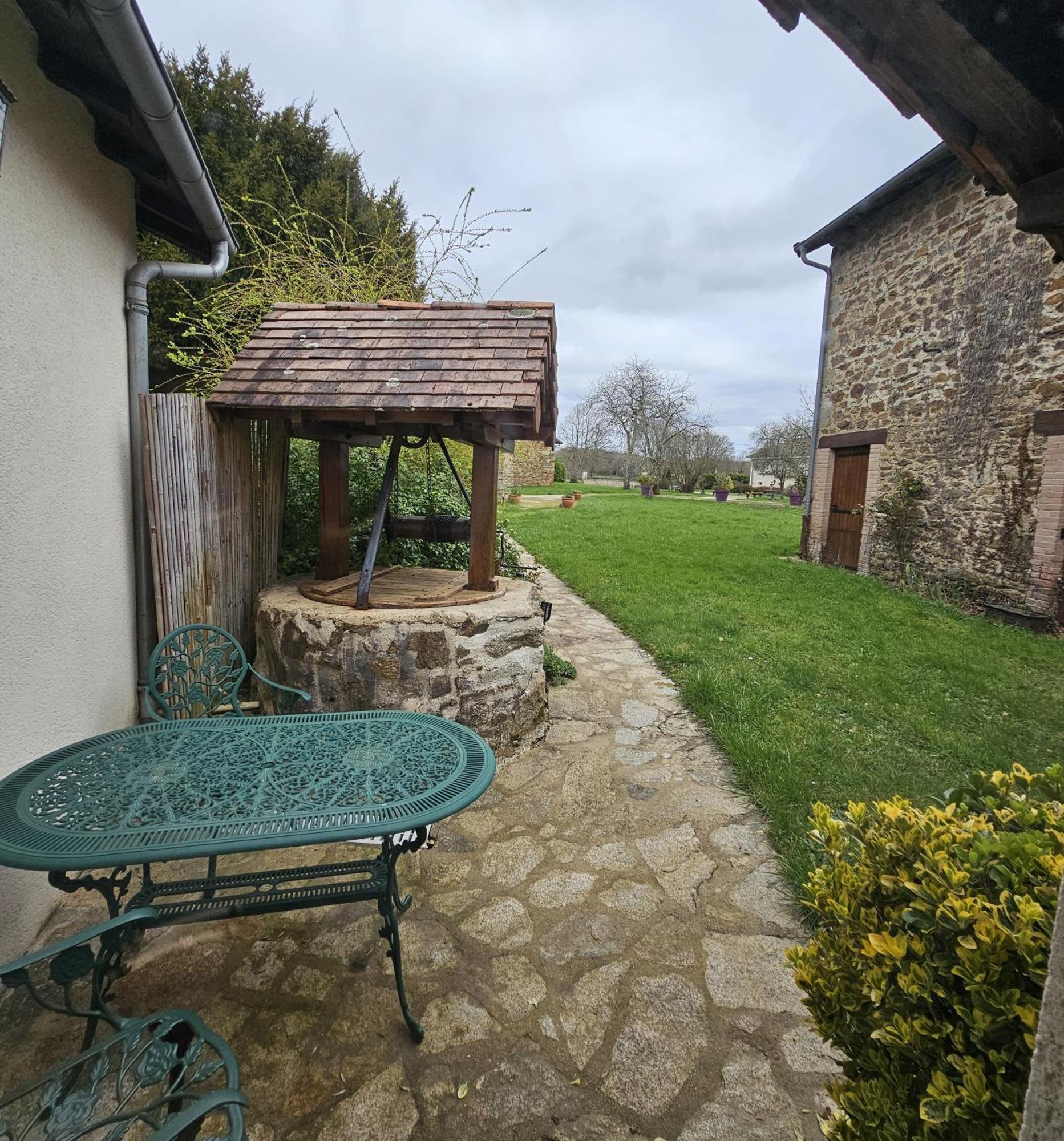 Le Domaine Des Tuillieres Bed & Breakfast Masleon Exterior photo